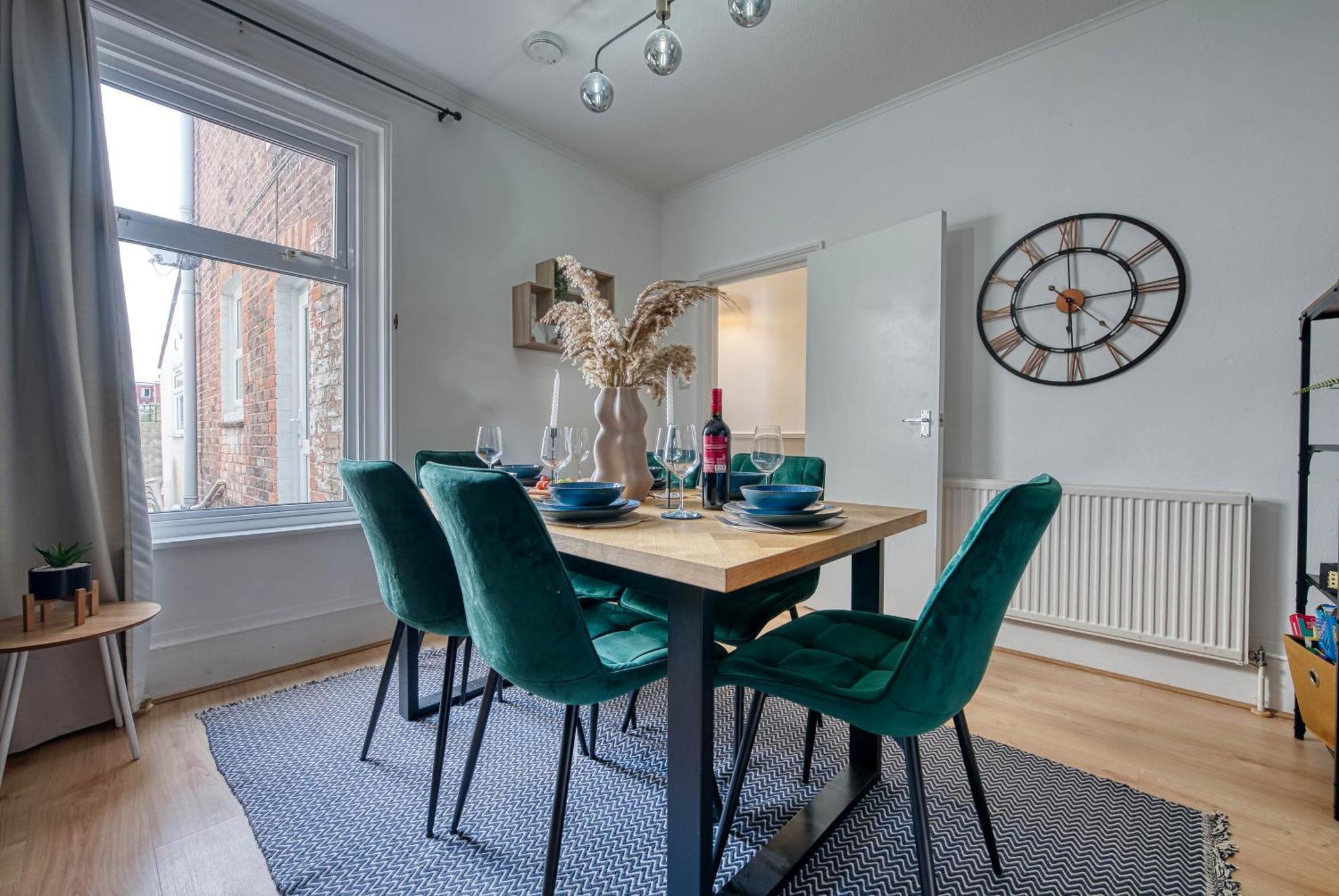 Hébergement de vacances Stunning 3 Bed Chic Townhouse, Parking & Pet Friendly! Spacious - Sleeps 8 By Blue Puffin Portsmouth
