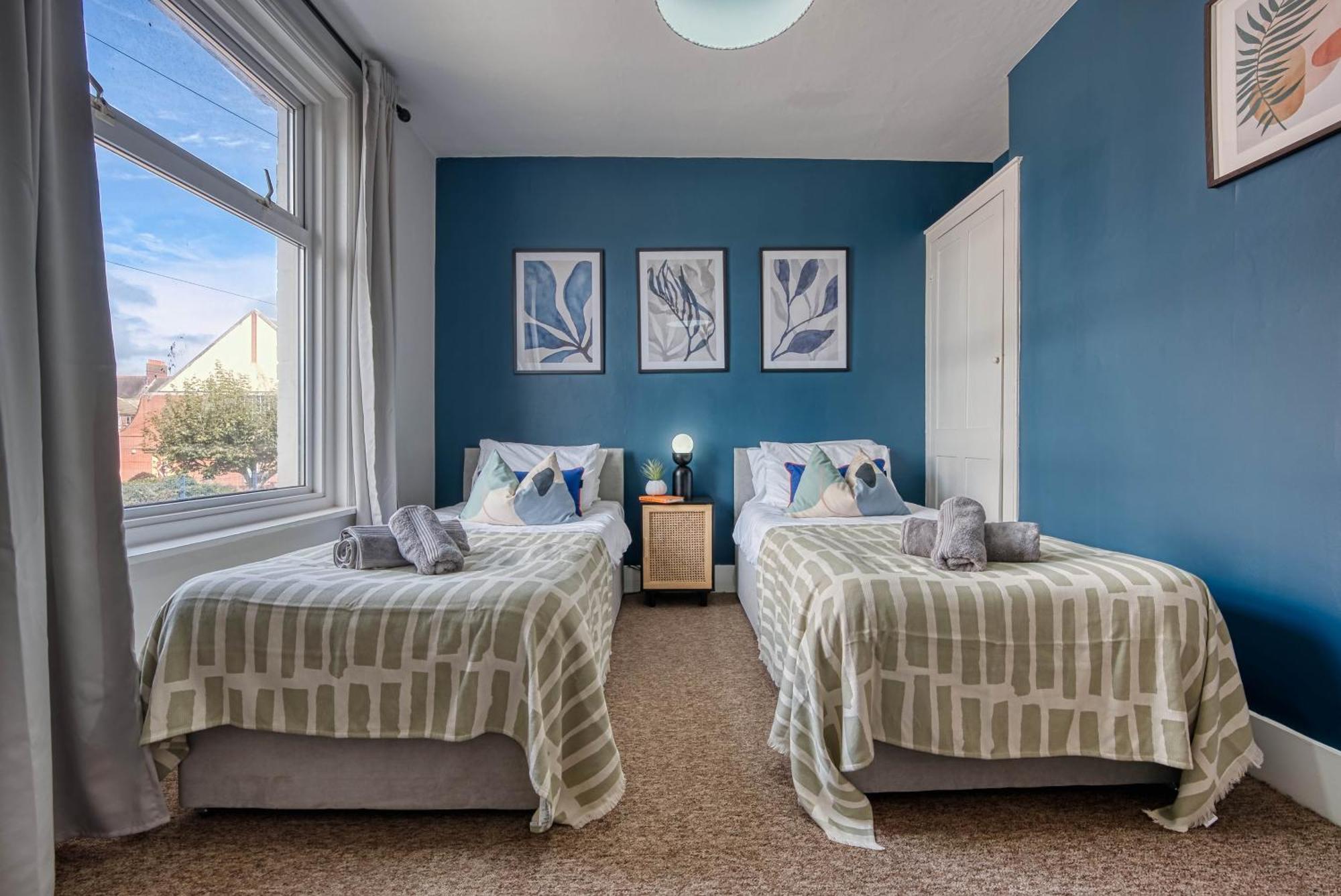 Stunning 3 Bed Chic Townhouse, Parking & Pet Friendly! Spacious - Sleeps 8 By Blue Puffin Hébergement de vacances Portsmouth