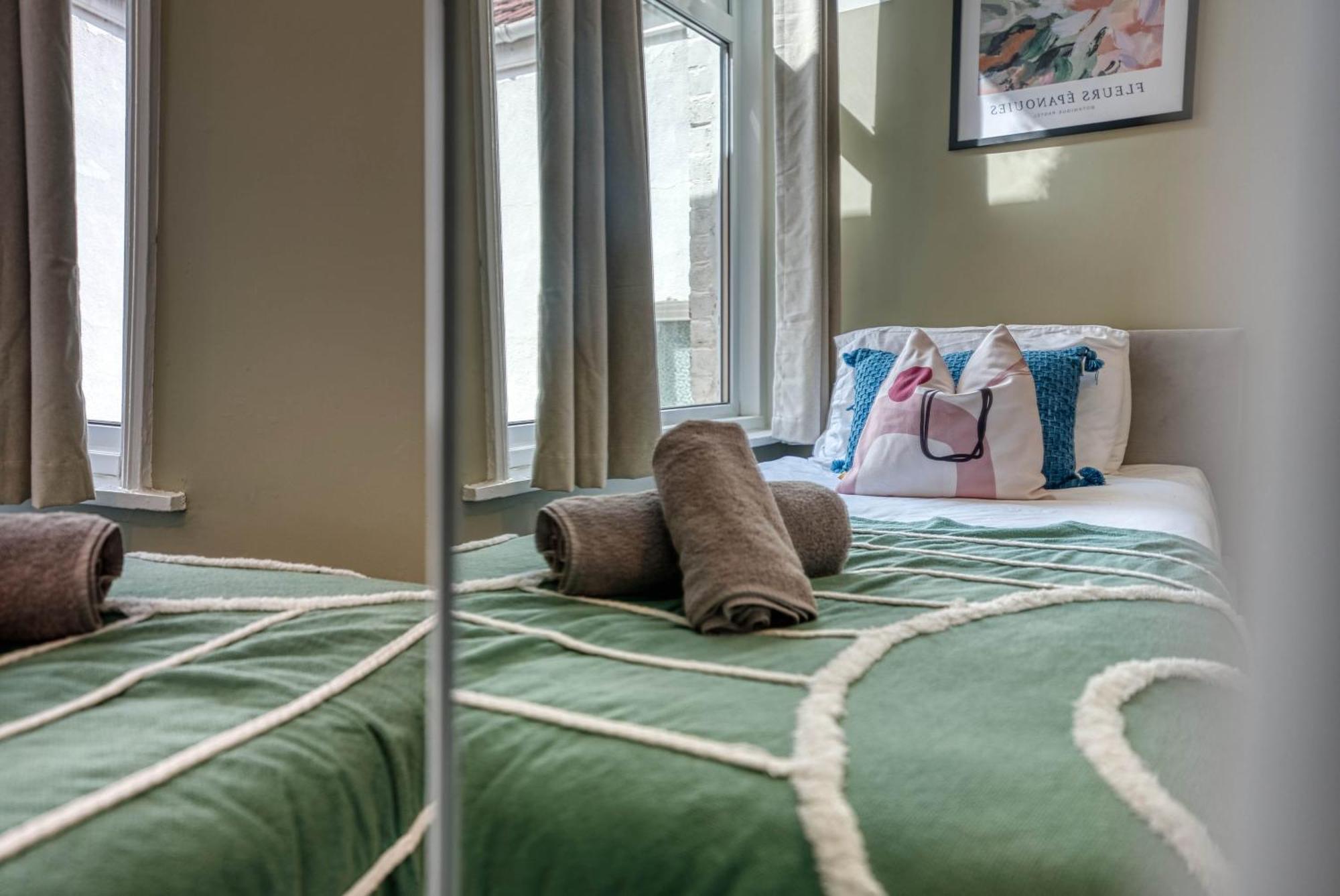 Hébergement de vacances Stunning 3 Bed Chic Townhouse, Parking & Pet Friendly! Spacious - Sleeps 8 By Blue Puffin Portsmouth