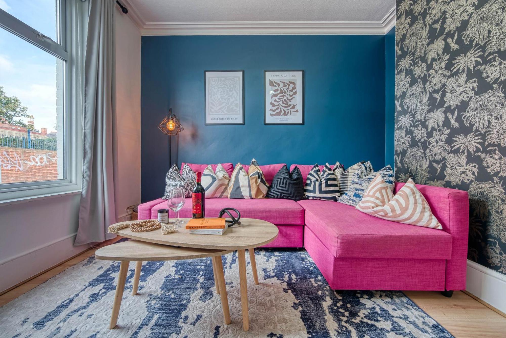 Hébergement de vacances Stunning 3 Bed Chic Townhouse, Parking & Pet Friendly! Spacious - Sleeps 8 By Blue Puffin *