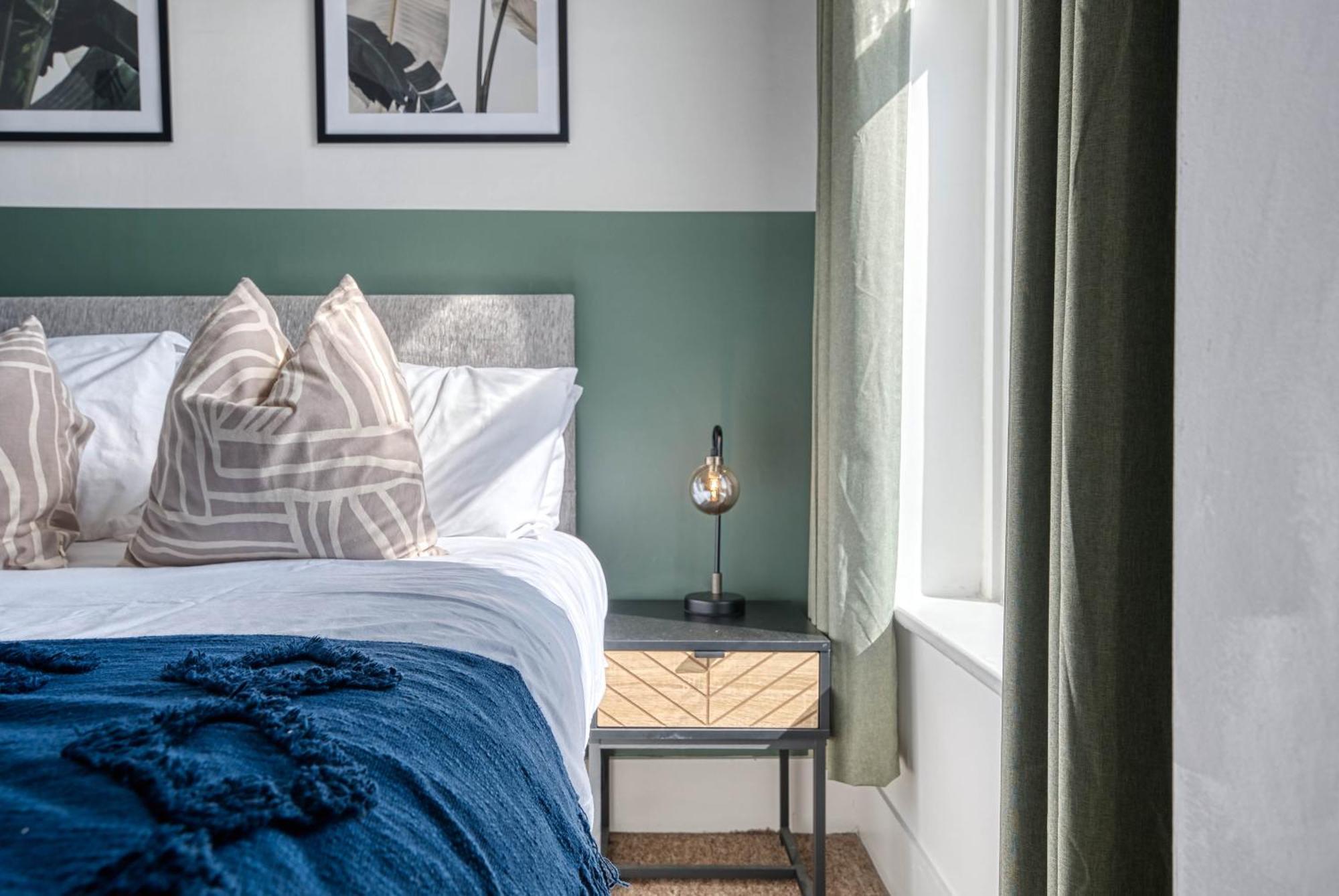 Stunning 3 Bed Chic Townhouse, Parking & Pet Friendly! Spacious - Sleeps 8 By Blue Puffin Portsmouth