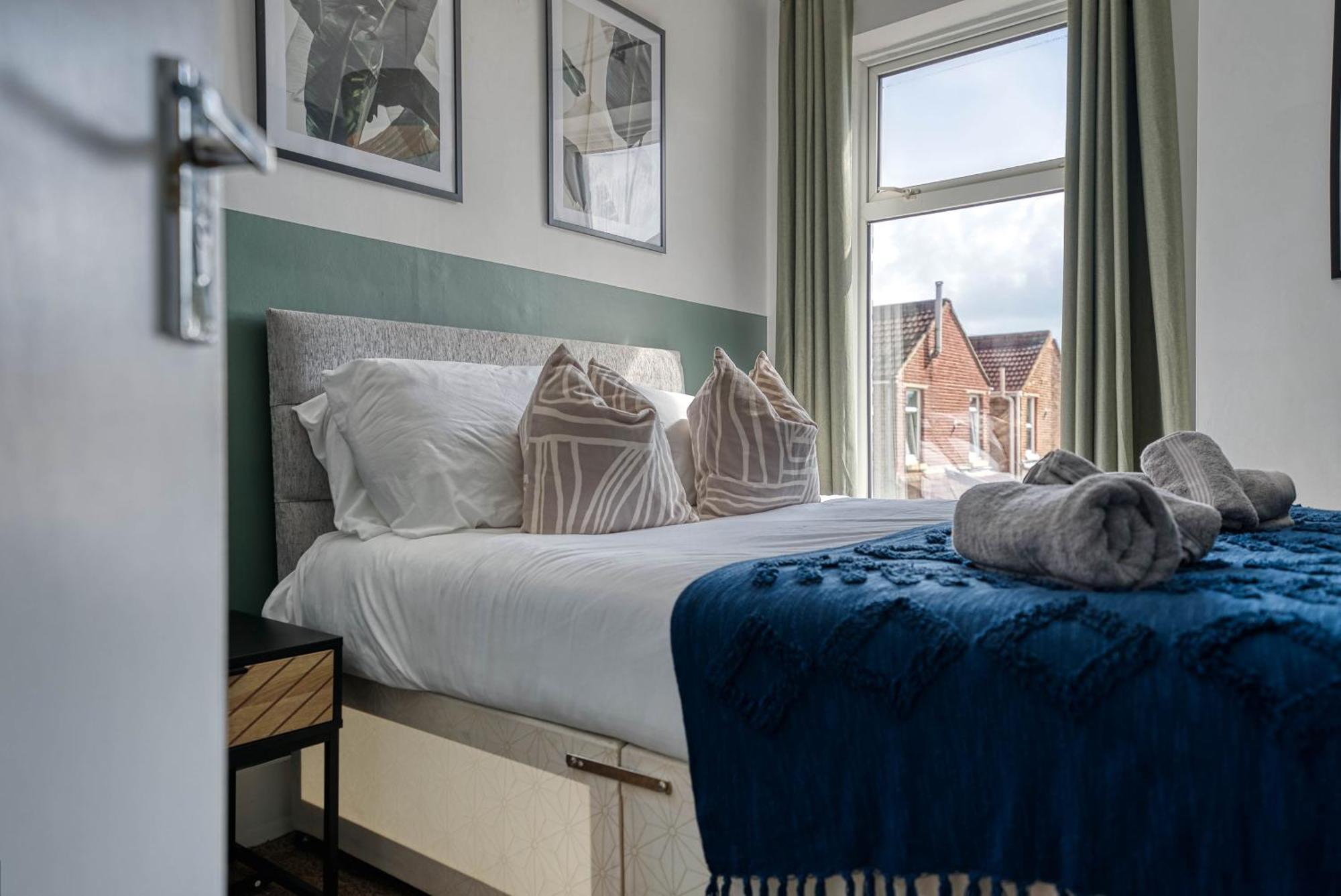 Hébergement de vacances Stunning 3 Bed Chic Townhouse, Parking & Pet Friendly! Spacious - Sleeps 8 By Blue Puffin *